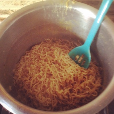 sleepovers in india mean making your house guests a huge pot of ramen noodles…for breakfast. 